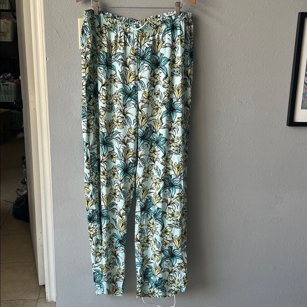 Beach Riot Tropical Pants - Picture 2 of 8